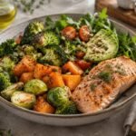 Insulinresistenz was essen – blutzuckerfreundliche Mahlzeit mit Lachs, Gemüse und Süßkartoffel